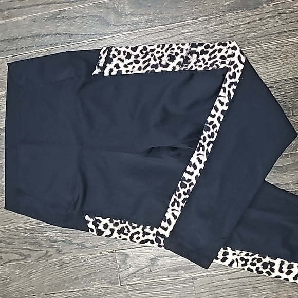 💥ZYIA black leopard tights leggings Sz 2 pockets - Picture 2 of 4